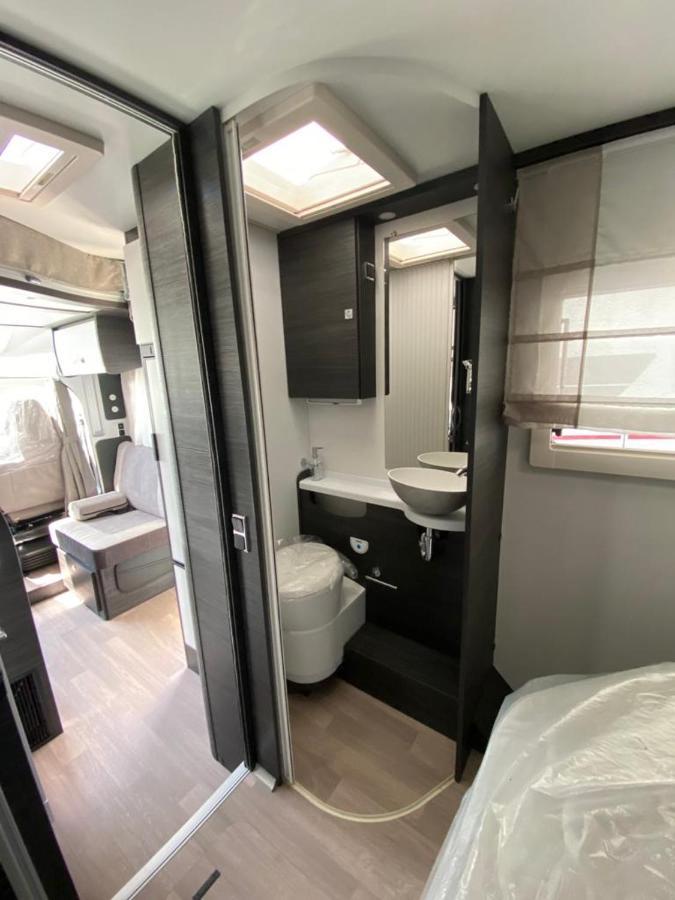Magnifica Autocaravana Adria Matrix Axess 670Sl Granada Bagian luar foto